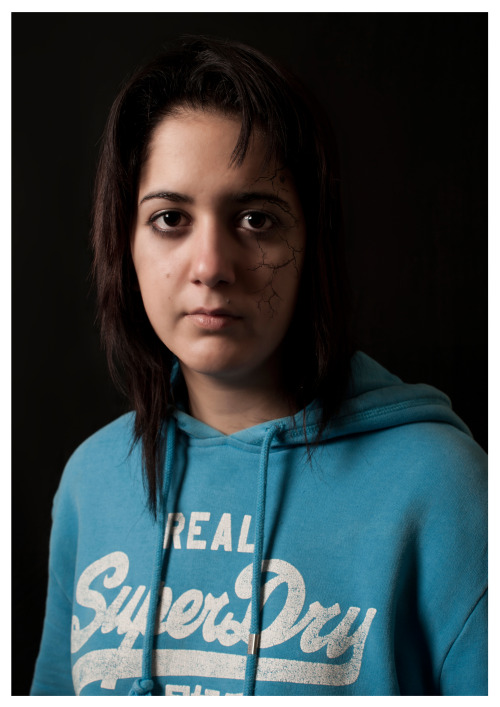 purplehaiz:  A series of potraits focusing on the infinite number of people suffering from mental illness in the UK, whom are cracking under the pressures of society. 