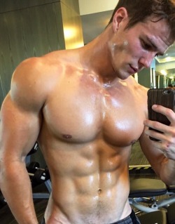 manpiggy:  daddysbigcock: sexyfantasybro: