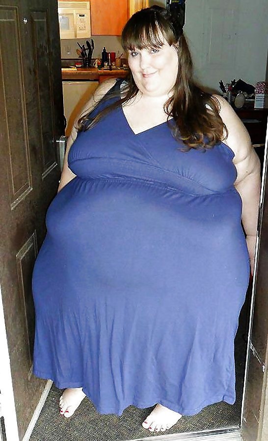 veryfatssbbw:  Wanna fuck a horny BBW? - CLICK HERE! 