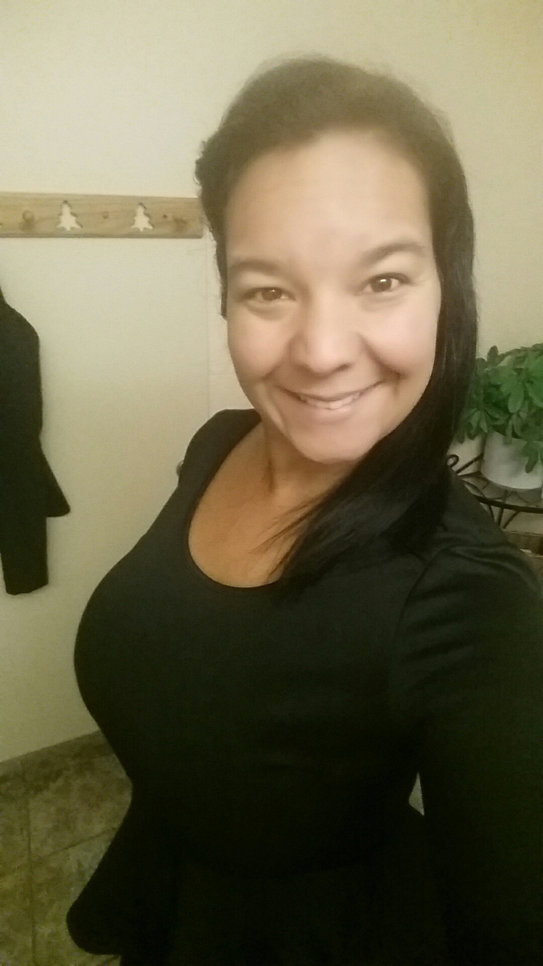 leoloveslatinas:  sexylatinmami:  Selfies at work  🌹leoloveslatinas🌹Very sexy