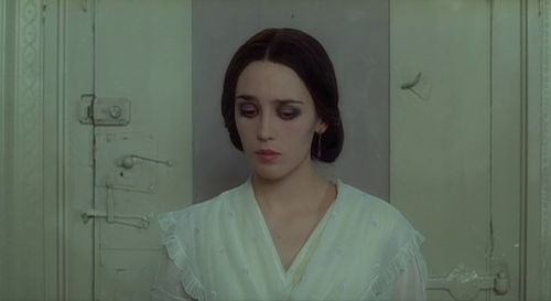 365filmsbyauroranocte:Isabelle Adjani in Werner Herzog’s Nosferatu: Phantom der Nacht (1979)