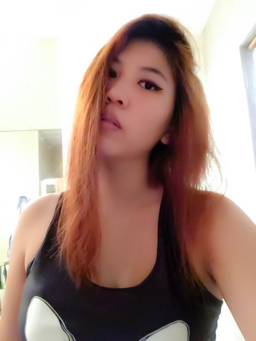 rabbureblogs:  It’s date night tonight and I gotta say I look as awesome as I feel yeYE!! Also my hair was doing some cool stuff after I blow dried it, too bad it didn’t hold.  cutie <4