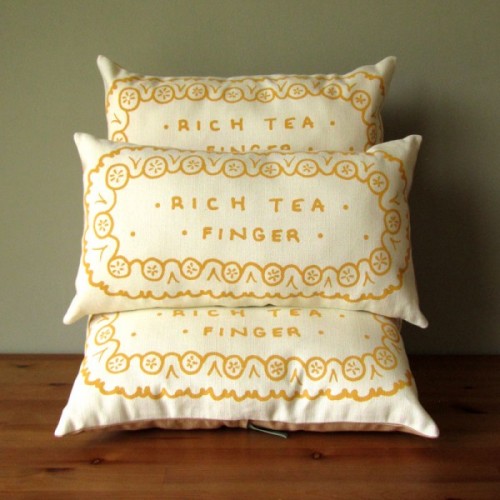 cutesign:These cute drool-worthy English biscuit pillows, by Nikki McWilliams, are the perfect accom