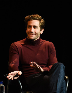 gyllenhaaldaily: Jake Gyllenhaal speaks onstage