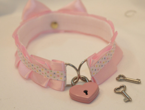 kittensplaypenshop:  Custom collar from the build your own collar listing :3 They also added a lock <3 