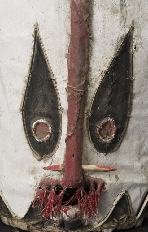 cavinmorrisgallery: New Guinea White skin mask 31 x 16.5 x 13 inches 78.7 x 41.9 x 33 cm NG 174