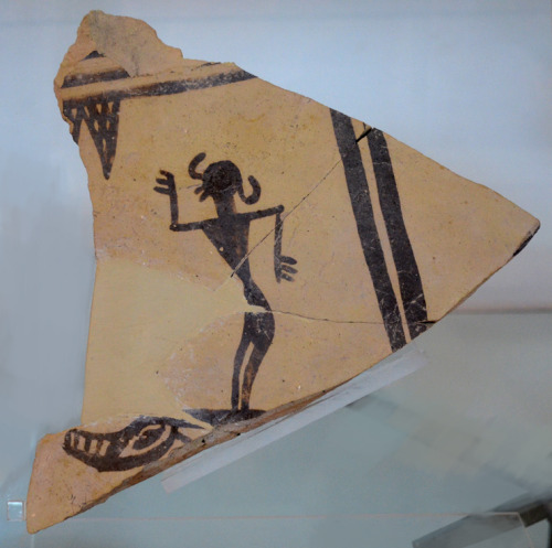 greek-museums:Archaeological Museum of Aegina,Kolona:Sherds from storage vessels with maritime scene