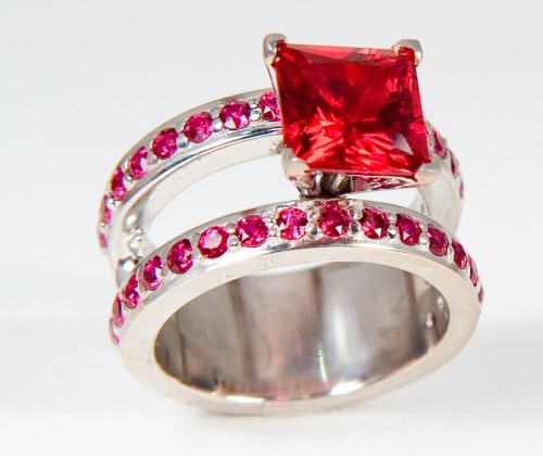 birthstonesgems: 5 Carat Engagement Ruby Ring. Credits to Bfishadow