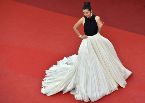 celebritiesofcolor: Li Bing Bing attends the screening of ‘Cafe Society’ at the opening gala of the 