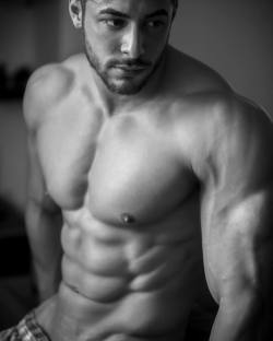 hotmensecretfolder:  @dragos_syko hot men