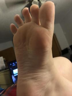 sexy-feet-soles:  Size 9 high arches pm for