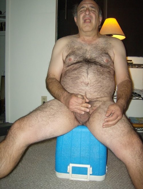 http://senioretgay2.tumblr.com/post/92855739857