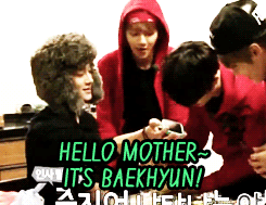 yixingsosweet:  10/∞ Things EXO do that make me happy: Talking/introducing themselves to Chen’s mom 