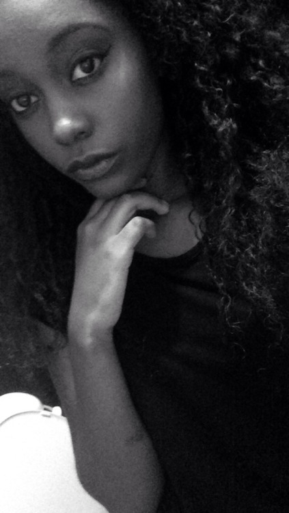 beautiful-fallacies: curlsbythepound: Blackout selfies ft a little versatility ❤️❤️❤️