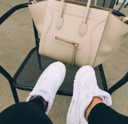 lux-louboutins:  dollasign-mami:  $  http://lux-louboutins.tumblr.com/ 