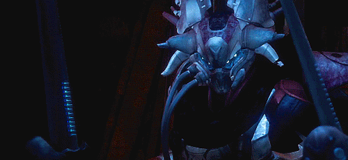 sonomorph:  i found a captain that just kinda stood there looking photogenic earlier, so here’s a gif of it 
