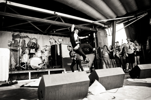 constant-thrills:  brokendaylight:  longliveletlive:  mandrs:  can we just talk about this for a second? how do you just physically throw your body across a stage?  You just do.  Because he is JASON AALON FUCKING BUTLER that’s how   Can’t argue that