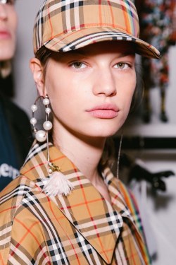 midnight-charm:    Faretta backstage at Burberry Spring / Summer 2018Photography by Corey Tenold