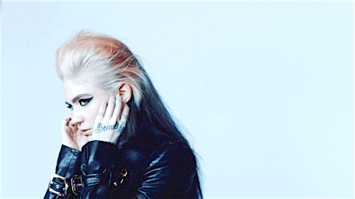 ipodmini:  Grimes for FADER