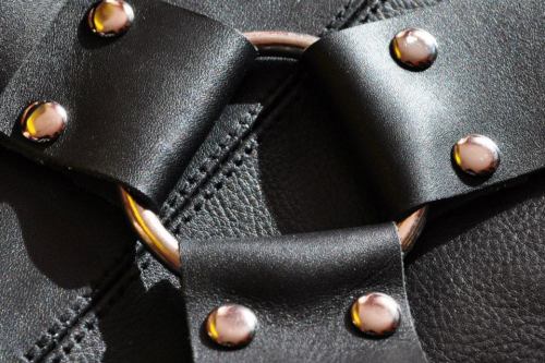 americanbeautyredrose: blackmcleatherjackets:Fucking horny black leatherBlack leather on right man