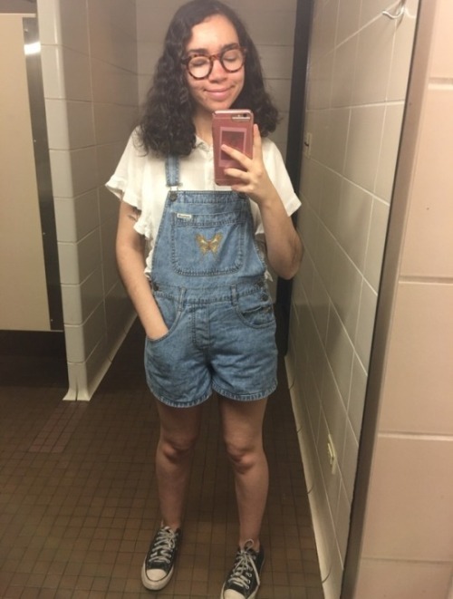 rememberyourbarefeet:My overalls have a butterfly on them @taylorswift ts7 teas 
