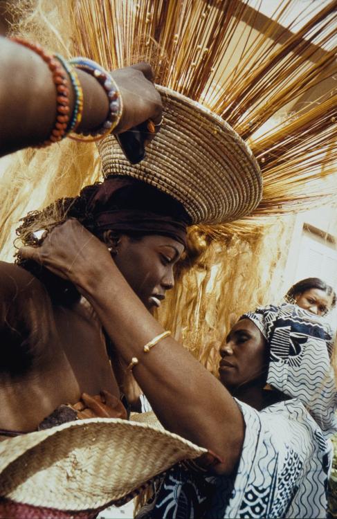 thesoulfunkybrother:Fashion Carnival 2002. Dakar,Senegal.Shobha.