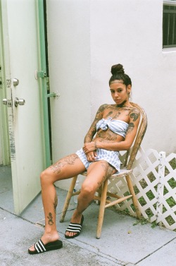 totallystokedonyou:  When u cozy af waiting on your laundry. Photo by Amanda Mesa wearing Omighty