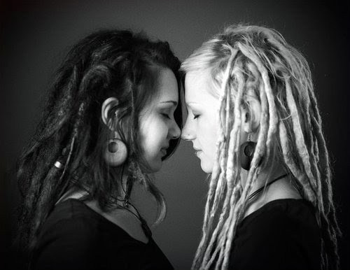 lipstick-lesbian:  ♀♡♀ 
