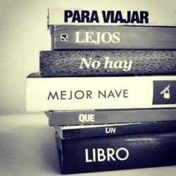 r0txy:  Para viajar lejos no hay mejor nave que un libro! #Libros #MilVidas 