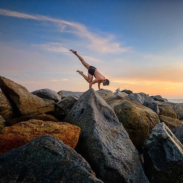 yogamen:  IG @seanphelpslife 