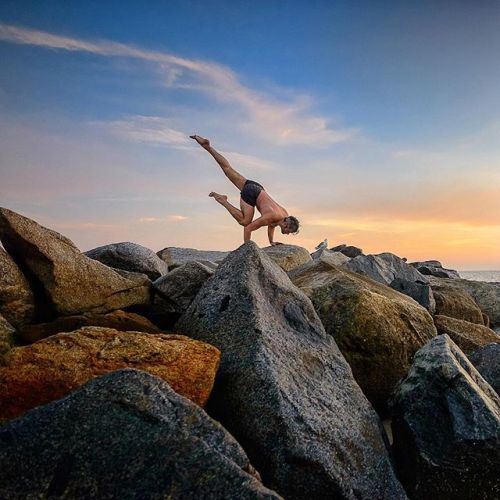 yogamen:  IG @seanphelpslife 