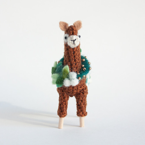 Just a coupla llama buds hanging out, eagerly anticipating Christmaaaas :) They’re up for grabs here