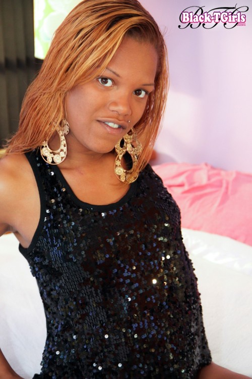 XXX Bubblecakez is a Gorgeous Young Ebony TGirl photo