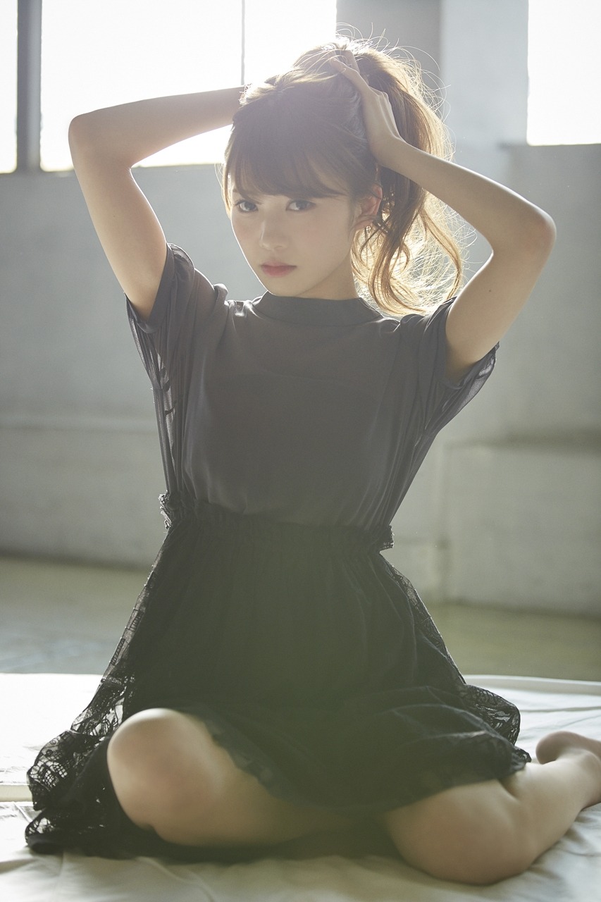 46pic:  Shiho Kato - HUSTLE PRESS  
