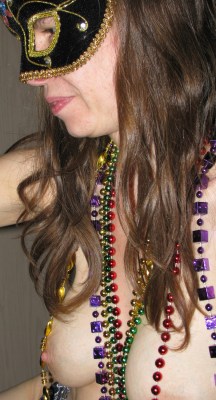 littleredwolf2002: http://littleredwolf2002.tumblr.com/  #MILF #Costume #MardiGras #Mask 