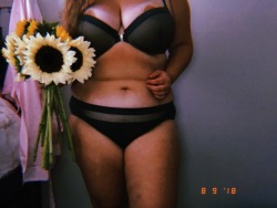 littleshakespeareanbaby: peek-a-boo nipples ft a sunflower bouquet  