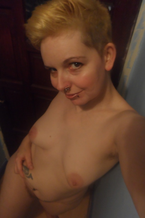 moreofmisty:  My belly’s looking all round and soft right now <3 (You’ll have to ask Lucy if it feels the way it looks :X) For belly fetish videos and more please visit my store at http://moreofmist.clipvia.com/ :D 