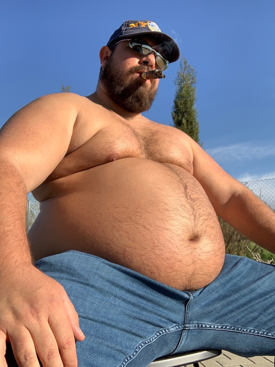 jotapei79:  Big bellied cigar bear. Watch the vids 👇https://onlyfans.com/chubbybear79