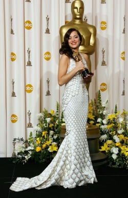 joy1306:  Marion Cotillard Best Actress (La Vie en Rose)  80th Academy Awards  2008 (February 24, 2008).The Dress: “Marion initially requested something simple, but I wanted everyone to see the woman I saw,” Jean Paul Gaultier said of the mermaid