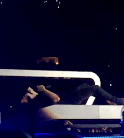 giggleharry:  LOOK AT HIM 
