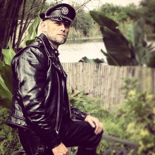 subslamslave:  Black LEATHERS made for MEN to hunt, kill, eat and wear the tanned skins