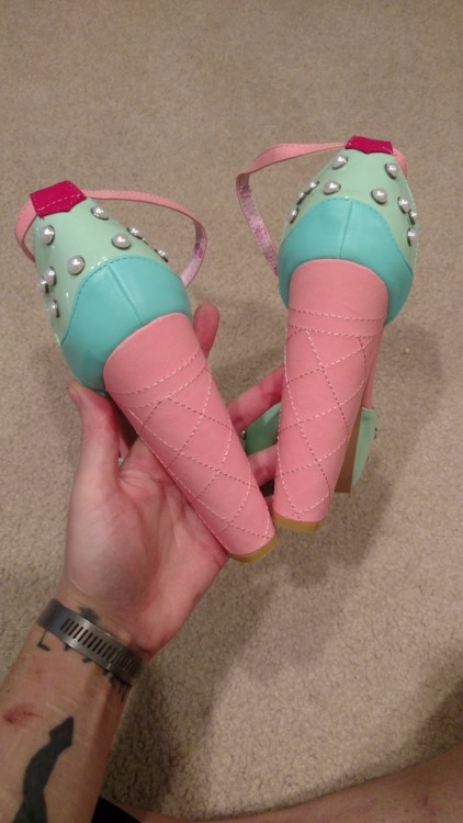 themissarcana: Look at these fucking amazing heels!! Fucking ice cream cones with sprinkle toes! Yum