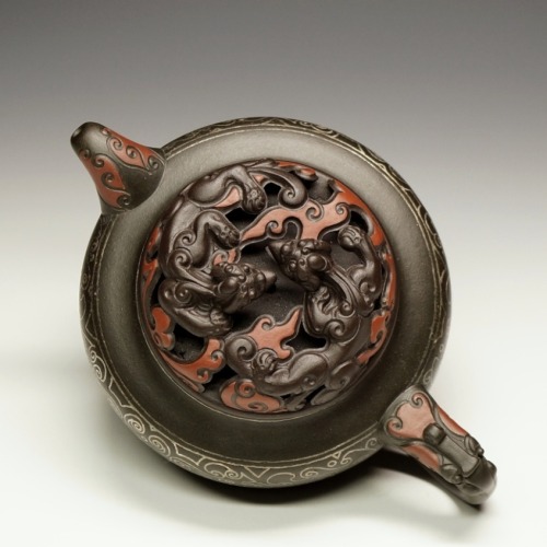   mingsonjia:Yixing clay is a type of clay from the region near the city of Yixing in Jiangsu provin