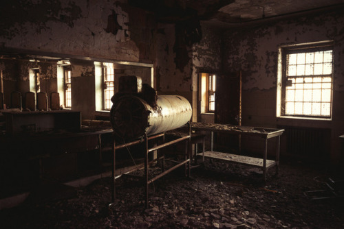 Abandoned Asylum, Far-flung NYC◕ alec mcclure  ◔ photoblog