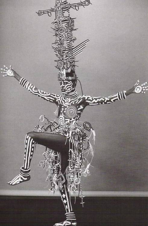 oooohboyd:Grace Jones painted by Keith Haring, photograph by Robert Mapplethorpe.