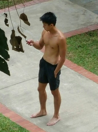 merlionboys:  Fan Submission: Just another typical sgboy chilling in the estate? Can you identify him? :P  #grabbedfrommylinegrouphttp://merlionboys.tumblr.com/ 