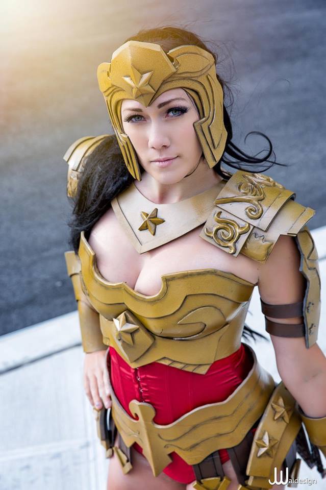 demonsee:  Lindsay Elyse as Wonder Woman 