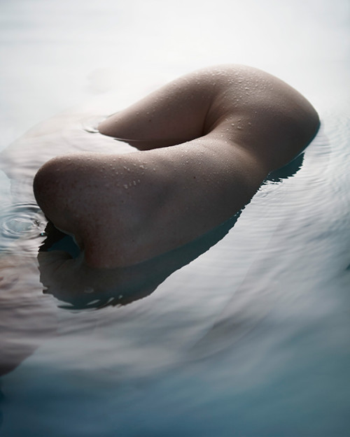 imveryinterested:  jedavu:  Intriguing Photographs Of Partially Submerged Nudes That Play With Perception Sydney-based photographer Danny Eastwood has a visually intriguing series titled ‘The Naked and the Nude’ that plays with perception.   These