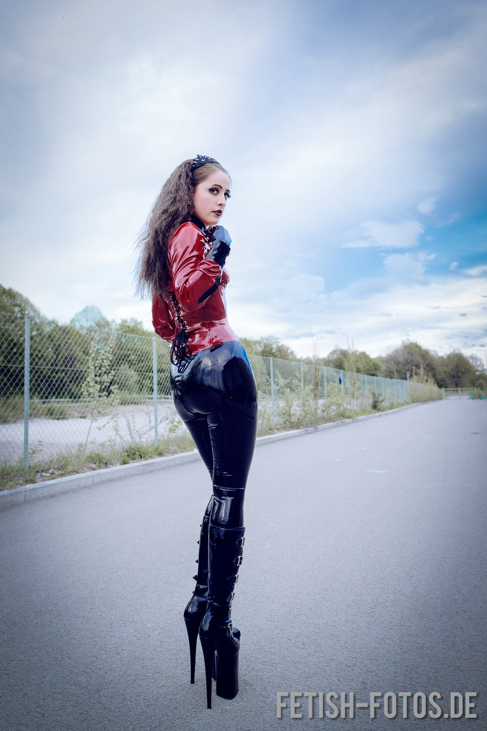 latexcrazy:  LATEXCRAZY.comhandmade latex gear from GermanyFREE made to measure tailoringFREE