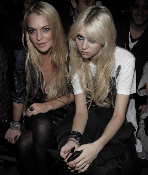 Lindsay Lohan And Taylor Momsen At 2009 NYFW